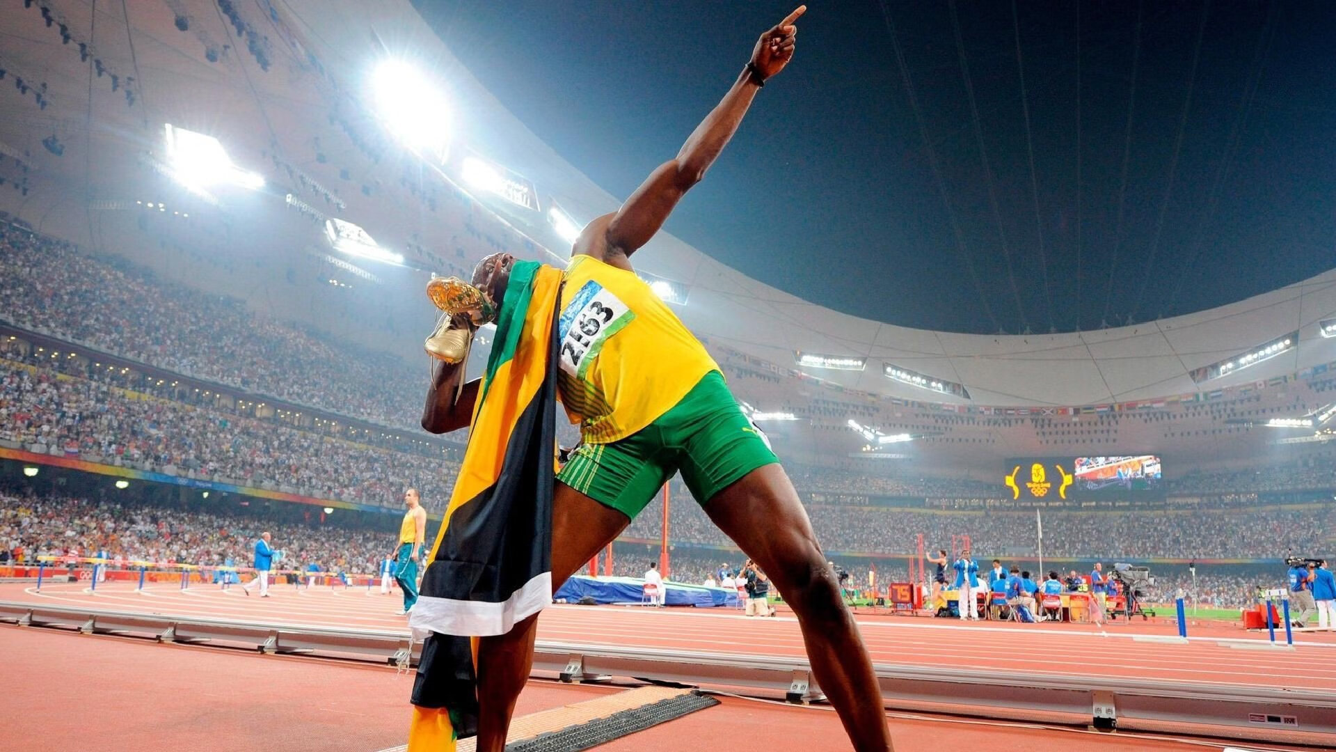 “足球场馆智能化管理系统正式投入使用”，足球场馆建设