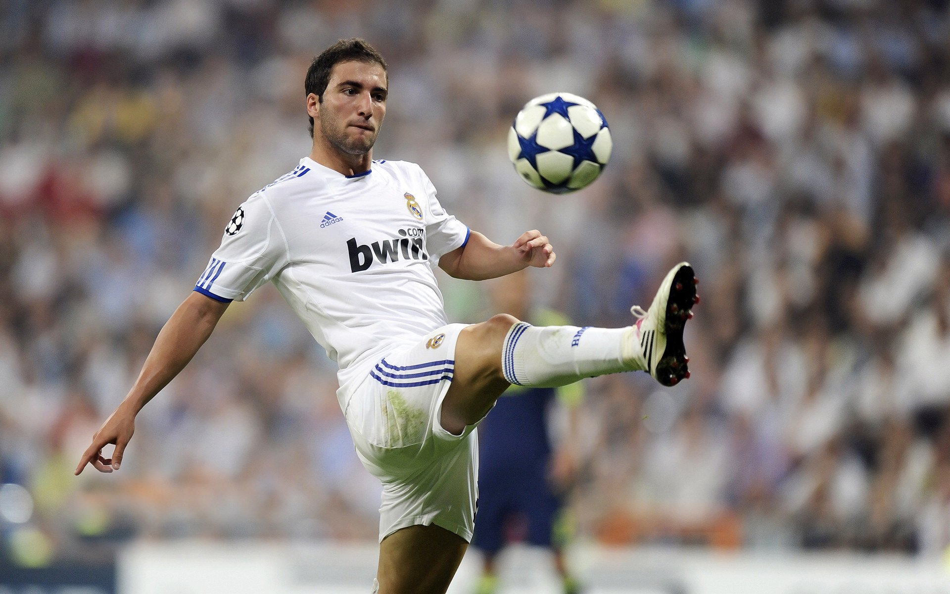 开云官网下载-抢断神技：场上逆转转机的关键一刹那，抢断王有用吗